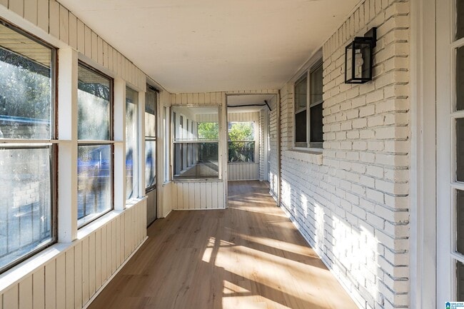 Building Photo - 3338 Crescent Dr