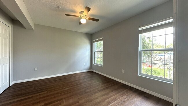 Building Photo - 425 F St