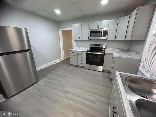 Building Photo - 122 W All Saints St