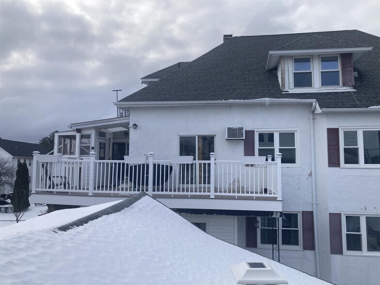 Building Photo - 10 Windsor Rd