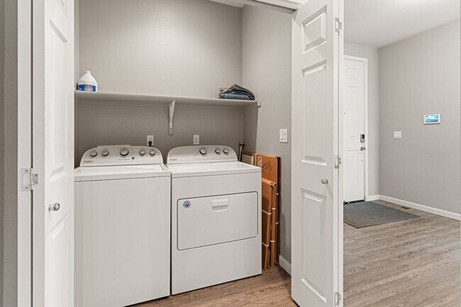 Building Photo - Trailer Parking, Newer house with Low main...
