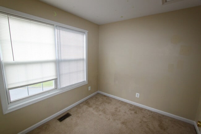 Building Photo - Mills Farm Townhome