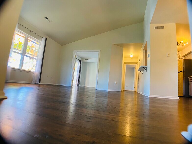 Building Photo - 305 Shepherds Way