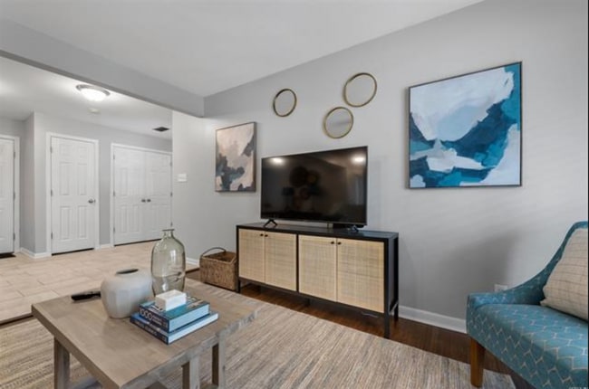 Building Photo - 6505 Chippewa Dr