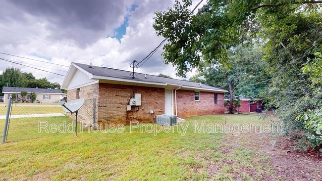 Building Photo - 903 W Adams St