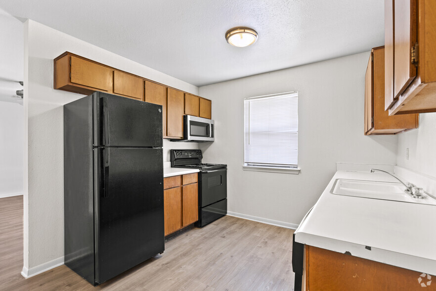 2BR, 1BA - 795SF - Kitchen - The Patrick