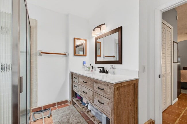 Building Photo - 10332 Islander Dr