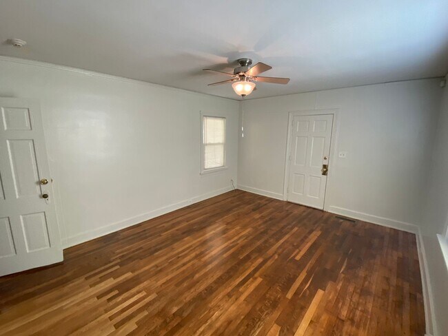 Building Photo - Adorable 1 Bedroom Duplex in Old West Durham - Walk to 9th St!