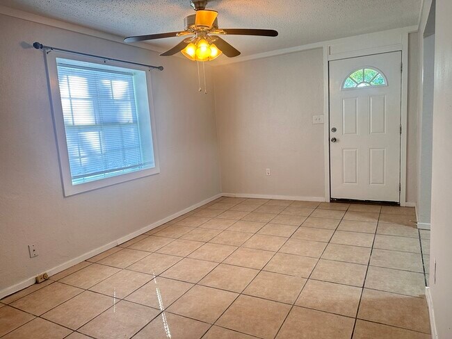 Building Photo - 2/1 Energy Efficient Cottage in Cantonment