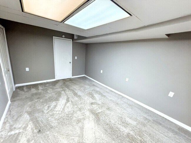Building Photo - 5830 Walnut Grove Rd