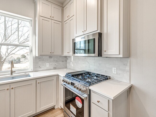 Building Photo - 29596 Memory Ln
