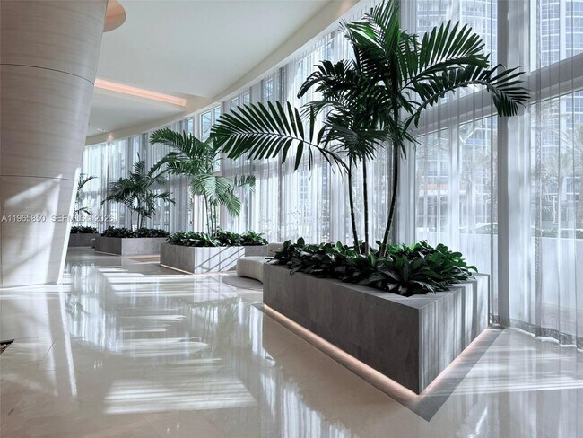 Building Photo - 18201 Collins Ave