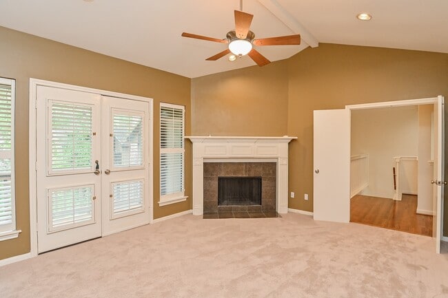 Building Photo - 294 Sugar Berry Cir