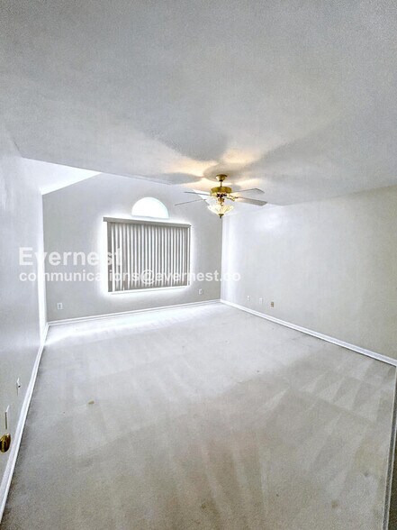 Building Photo - 306 Hamlet Ct