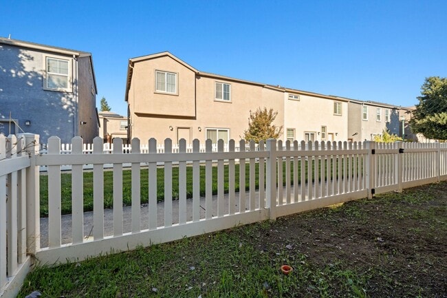 Building Photo - 461 Ashwick Loop