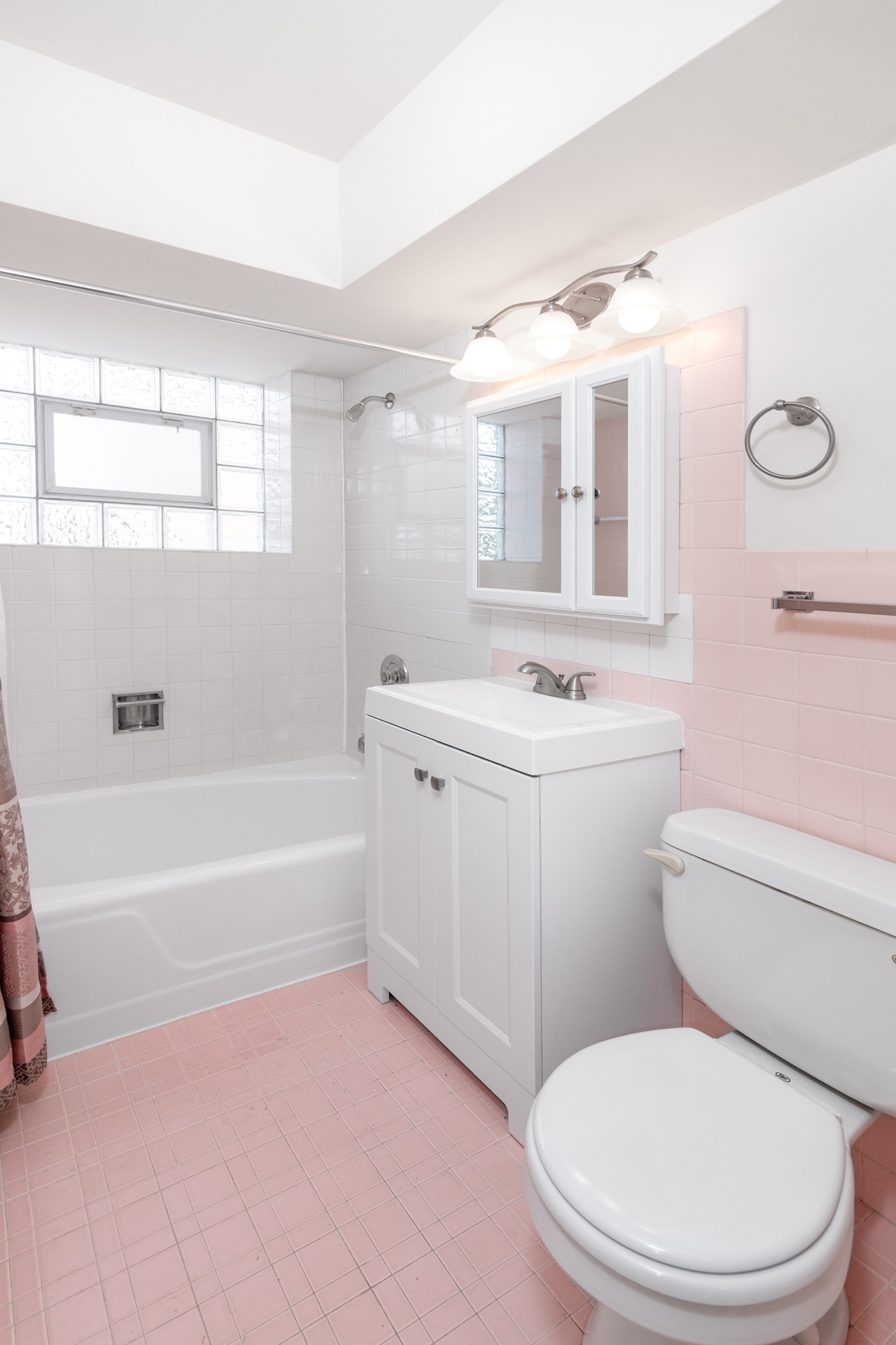 Building Photo - 1041 N Northwest Hwy