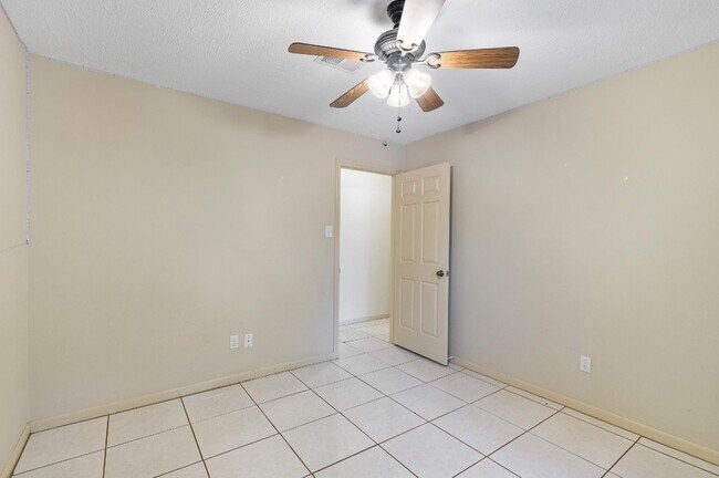 Building Photo - 3339 Three Pines Dr