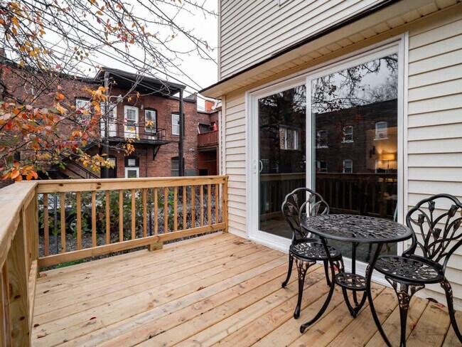 Building Photo - 2010 Chesterland Ave