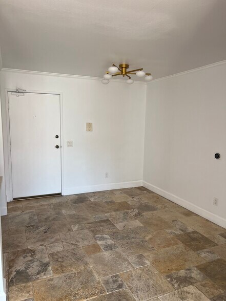 Building Photo - 1517 Armacost Ave