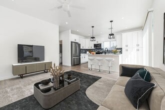 Building Photo - 4bd/2ba home with AC, off street parking and private yard!