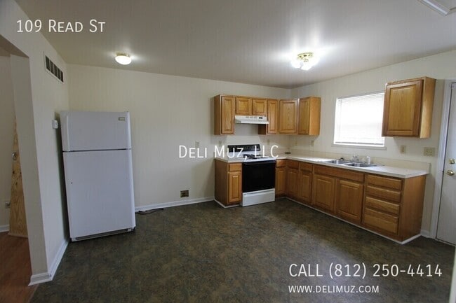 Building Photo - 109 Read St