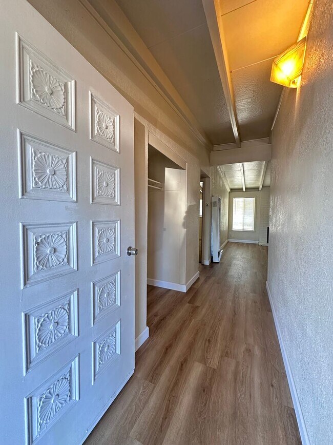 Building Photo - New Flooring Throughout