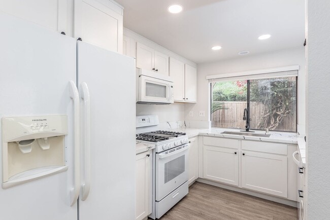 Building Photo - 6908 Quiet Cove Dr