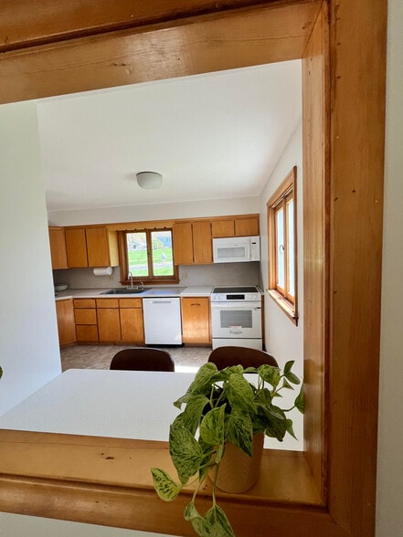 Kitchen Passthru View - 467 Tunnel Rd