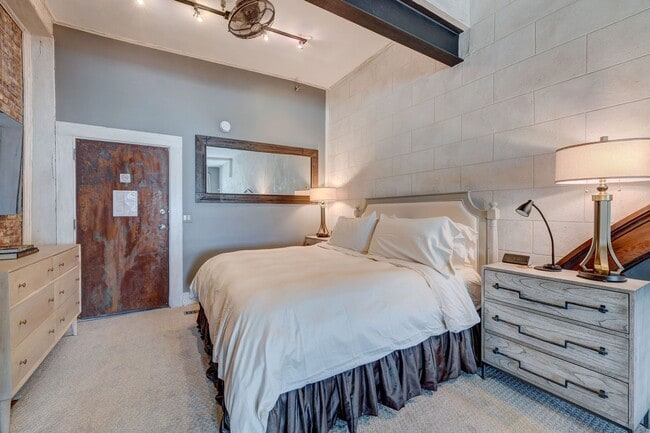 Building Photo - Luxury Furnished River View Condo in the Heart of Downtown Wilmington
