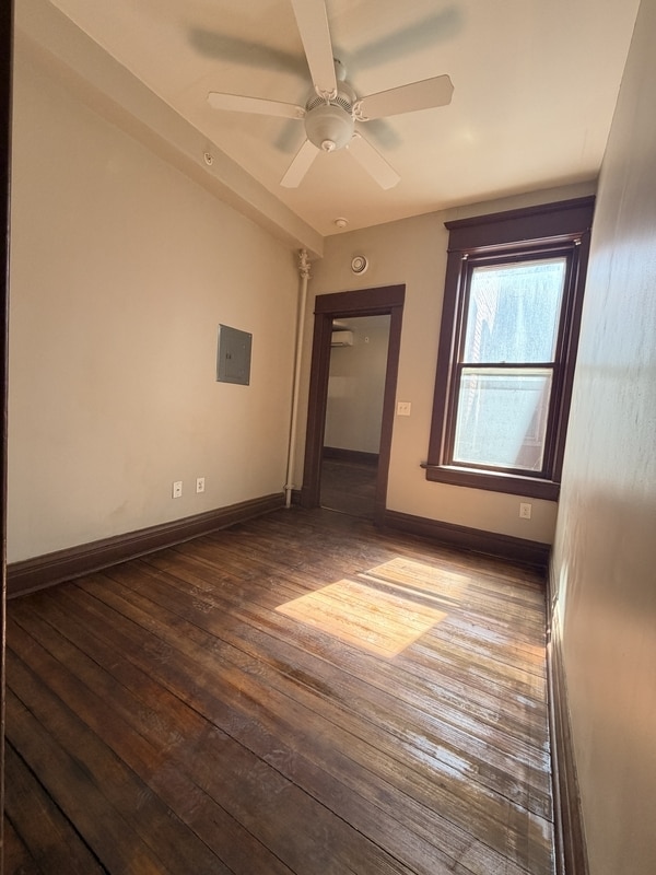 Building Photo - 604 W 3rd St