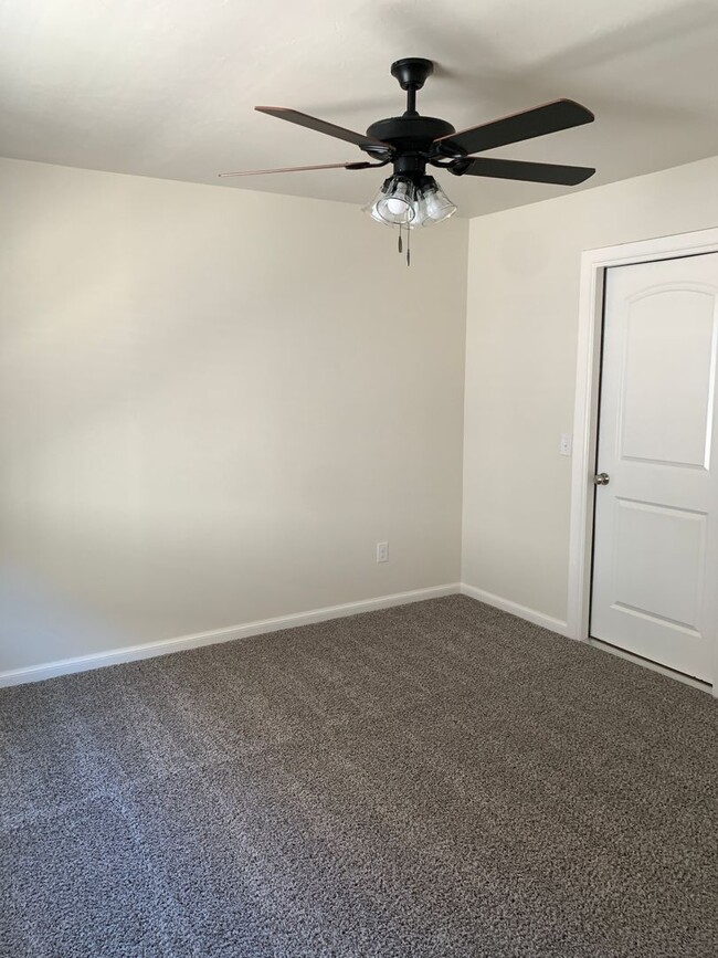 Building Photo - Gorgeous 3 bed 2.5 bath home in The Enclave