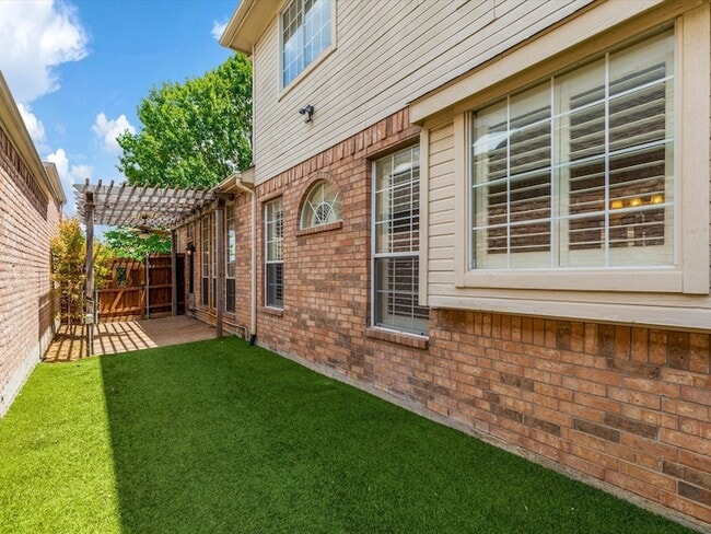 Building Photo - 8129 Springmoss Dr