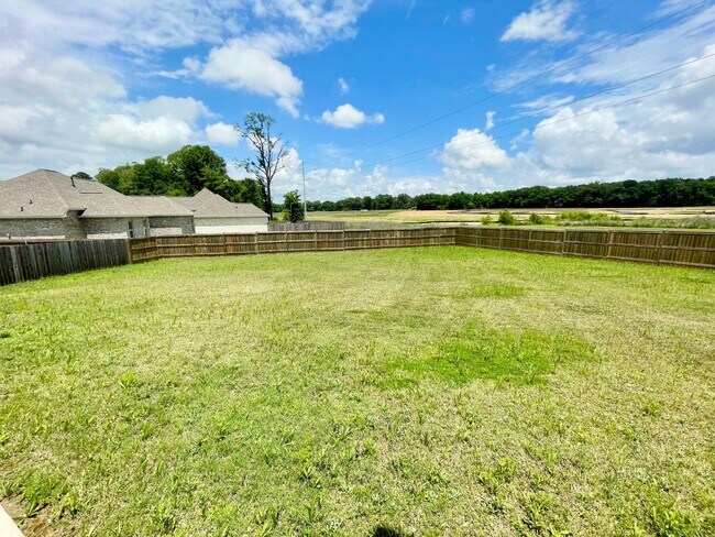 Building Photo - Stunning Germantown School District Rental with Office & Large Fenced Yard