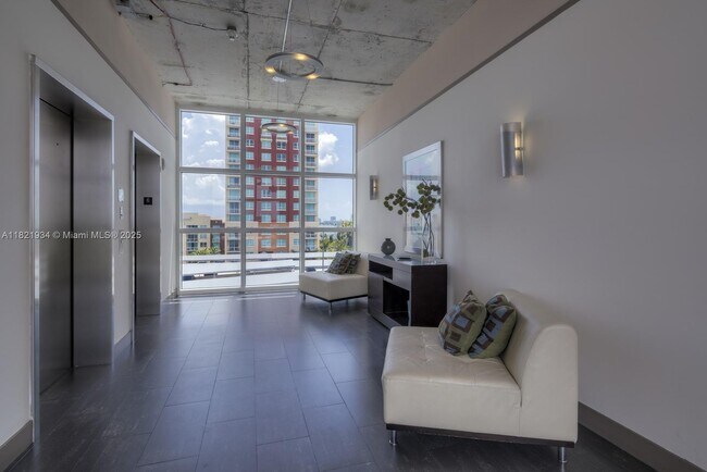 Building Photo - 2000 N Bayshore Dr