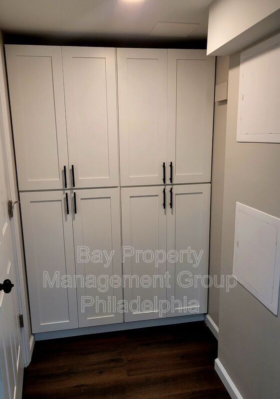 Building Photo - 501 E Mt Airy Ave