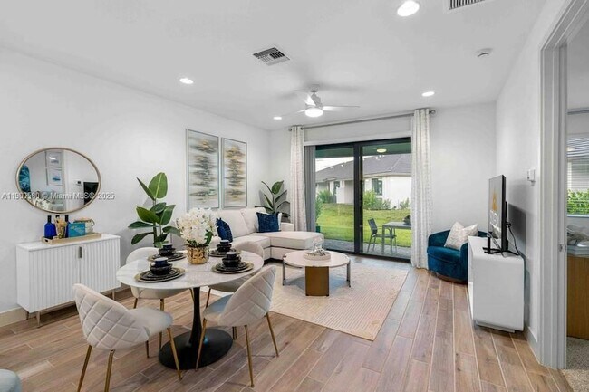 Building Photo - 14800 Cumberland Dr