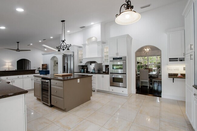 Building Photo - 12327 Quercus Ln