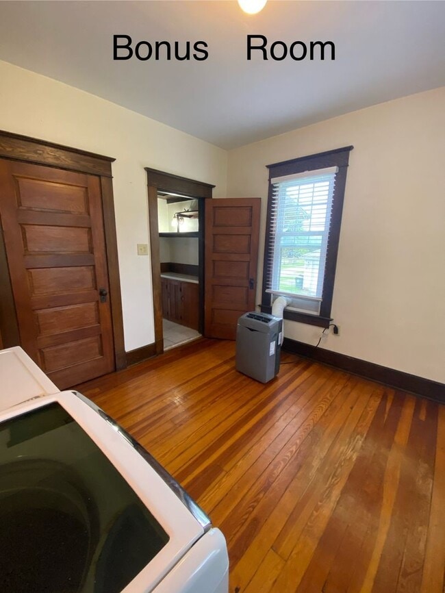 Building Photo - Spacious home on Colegate Drive