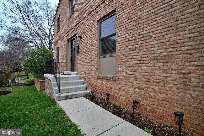 Building Photo - 1560 Westmoreland St