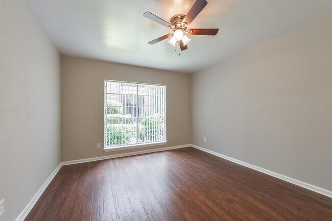Building Photo - 1811 Stoney Brook Dr