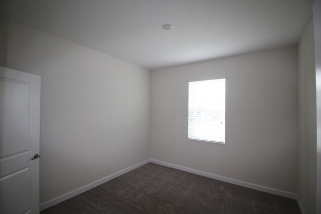 Building Photo - Newer 4/3 Lake Nona/Moss Park Single Story...
