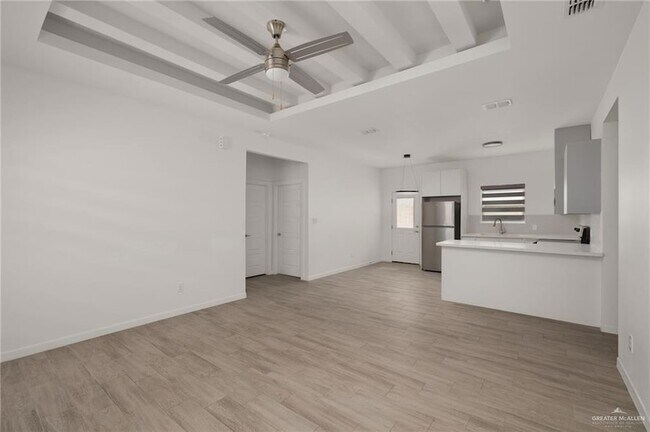 Building Photo - 308 W Campeche Ave
