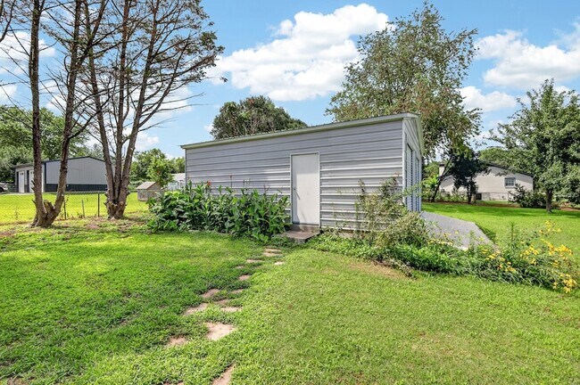 Building Photo - 2504 Angelyn Dr
