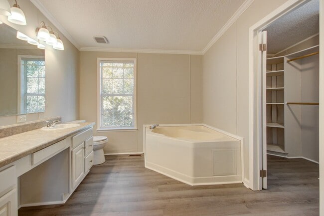 Building Photo - 435 Capers Dr