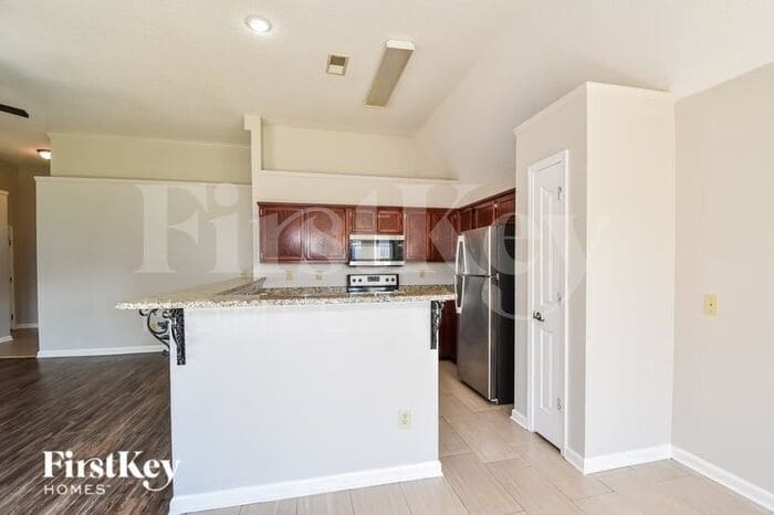 Building Photo - 4143 Ravenwood Dr N