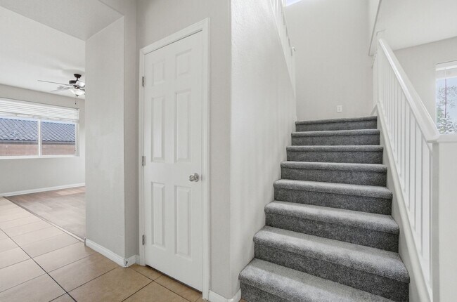 Building Photo - 4 Bedroom House in a Northeast Gated Community