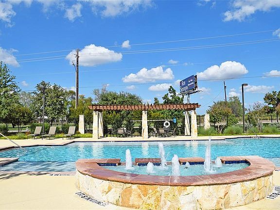 Building Photo - 4654 Rhett Ln