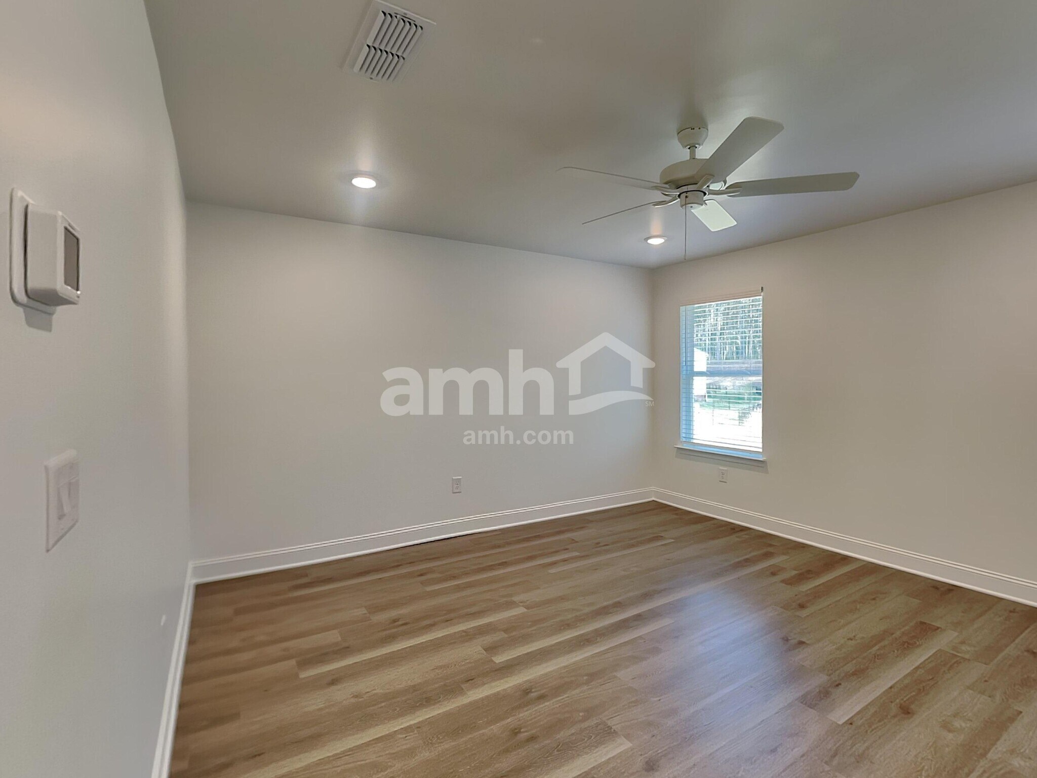 Building Photo - 935 Carnelian Ln