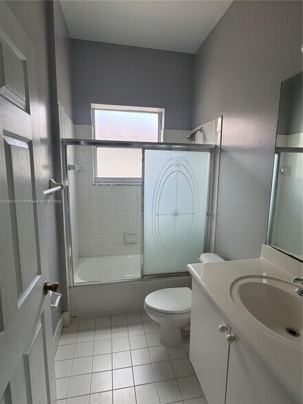 Building Photo - 3845 NW 43rd Ter