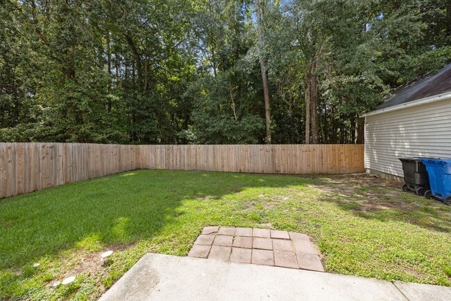 Building Photo - Charming Summerville Rental